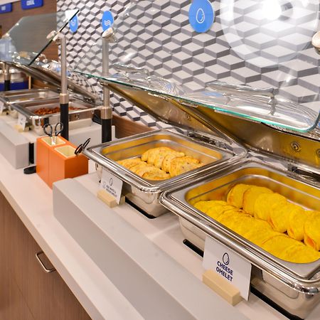 Holiday Inn Express - Delafield By Ihg Экстерьер фото