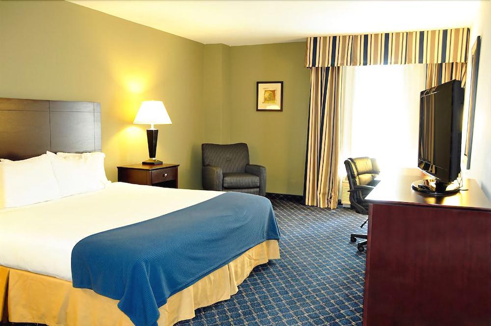 Holiday Inn Express - Delafield By Ihg Экстерьер фото