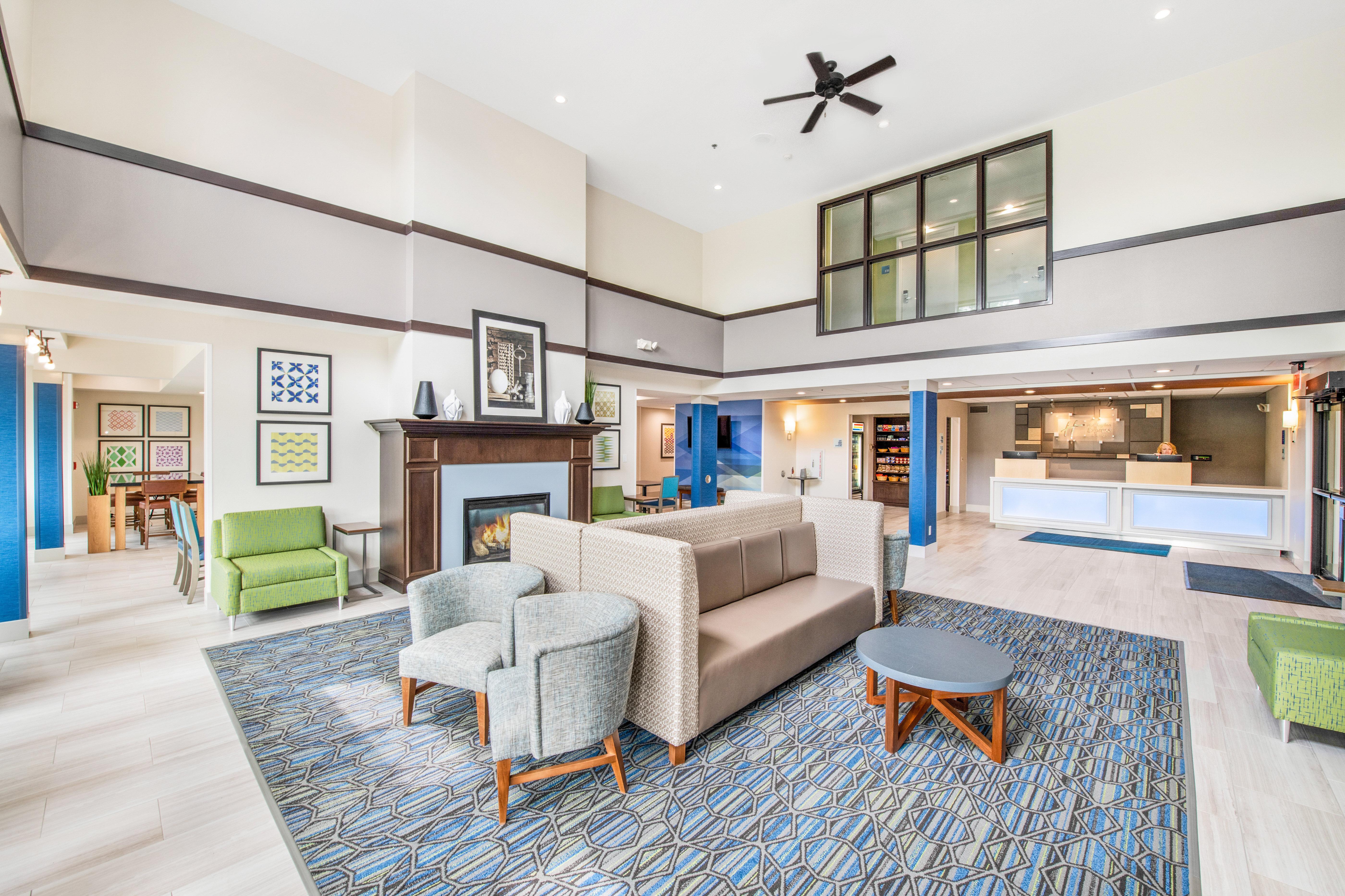 Holiday Inn Express - Delafield By Ihg Экстерьер фото