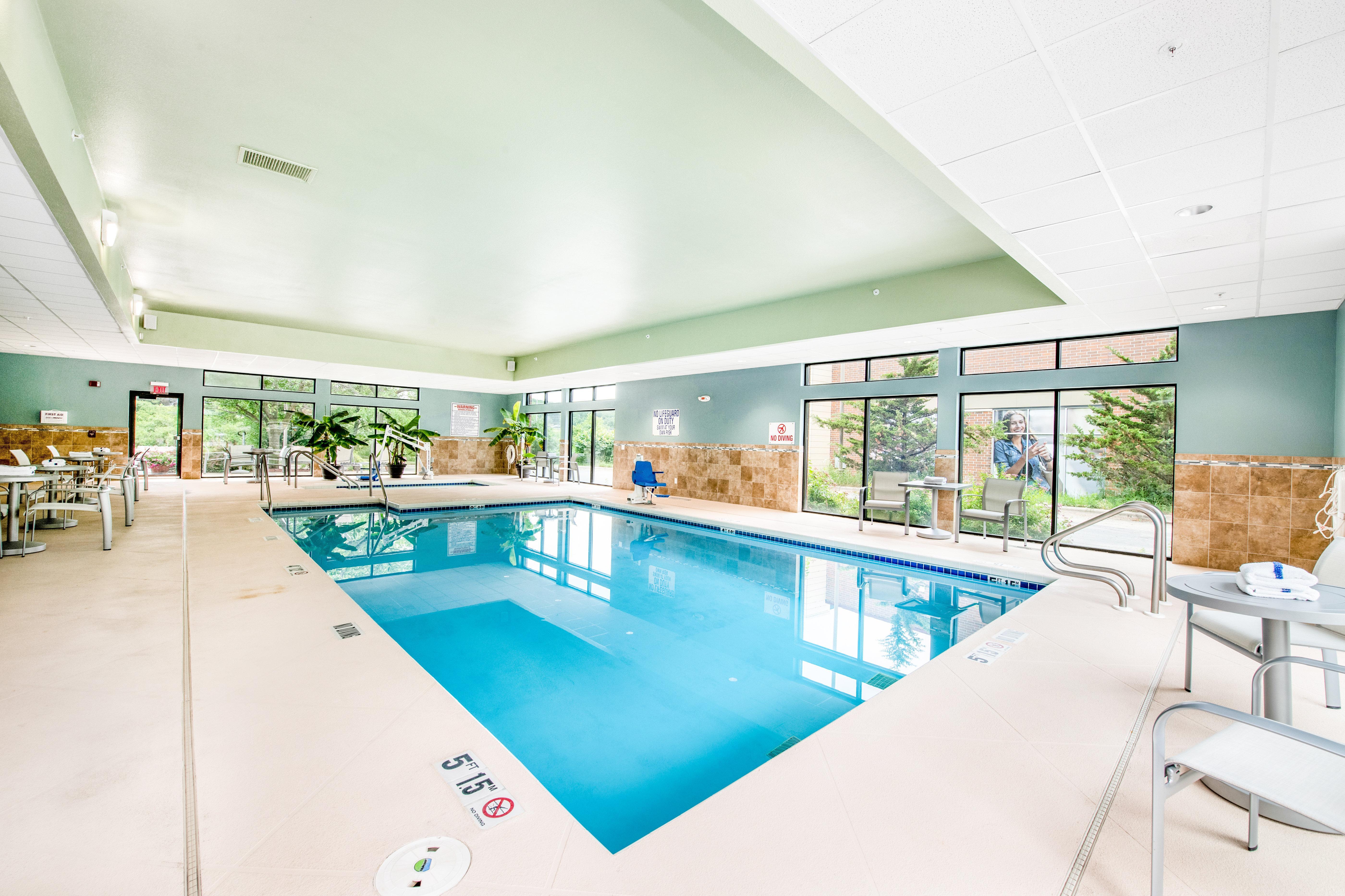 Holiday Inn Express - Delafield By Ihg Экстерьер фото