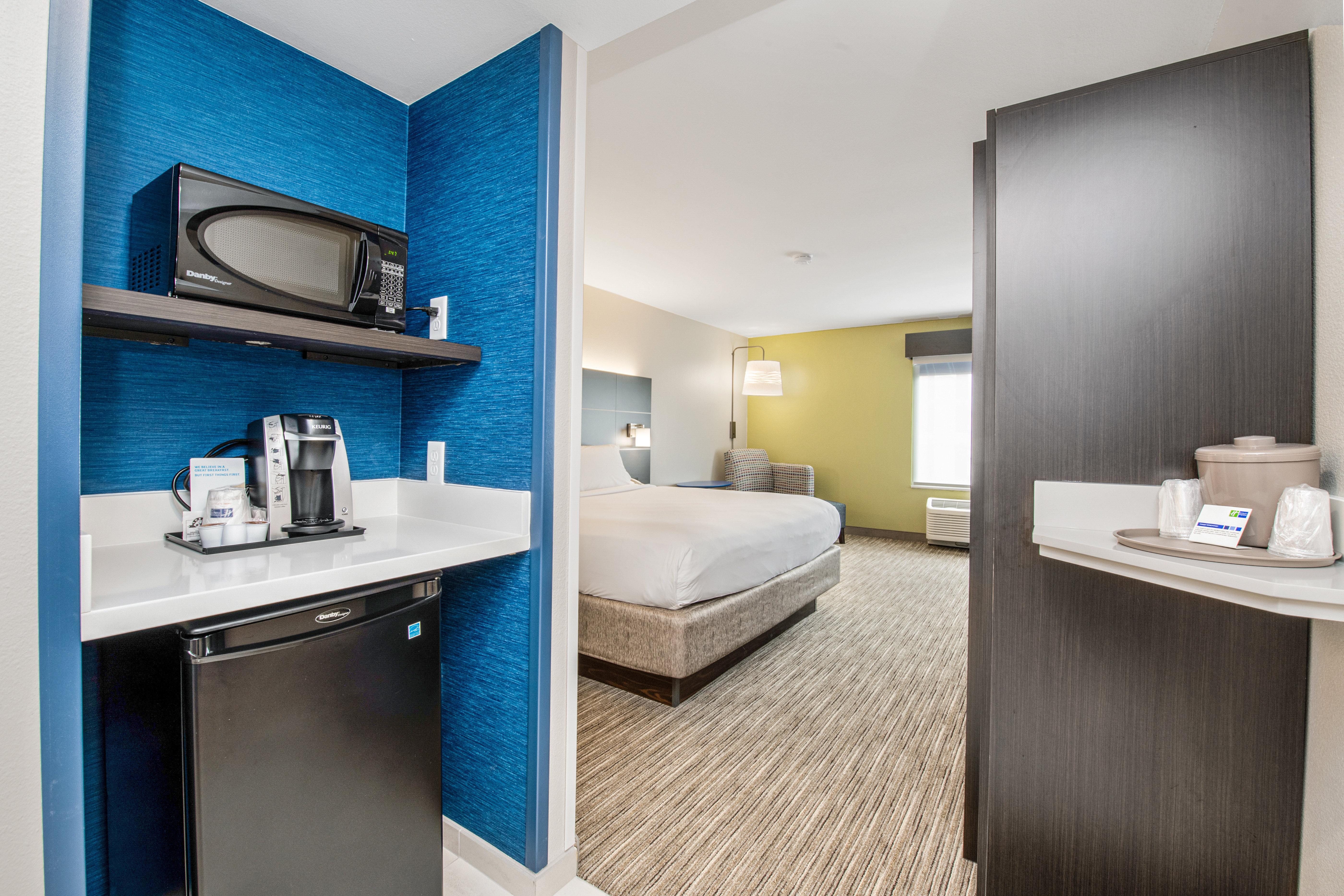 Holiday Inn Express - Delafield By Ihg Экстерьер фото