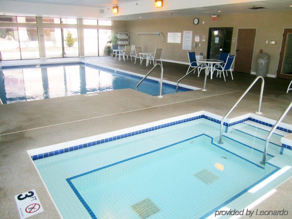 Holiday Inn Express - Delafield By Ihg Удобства фото