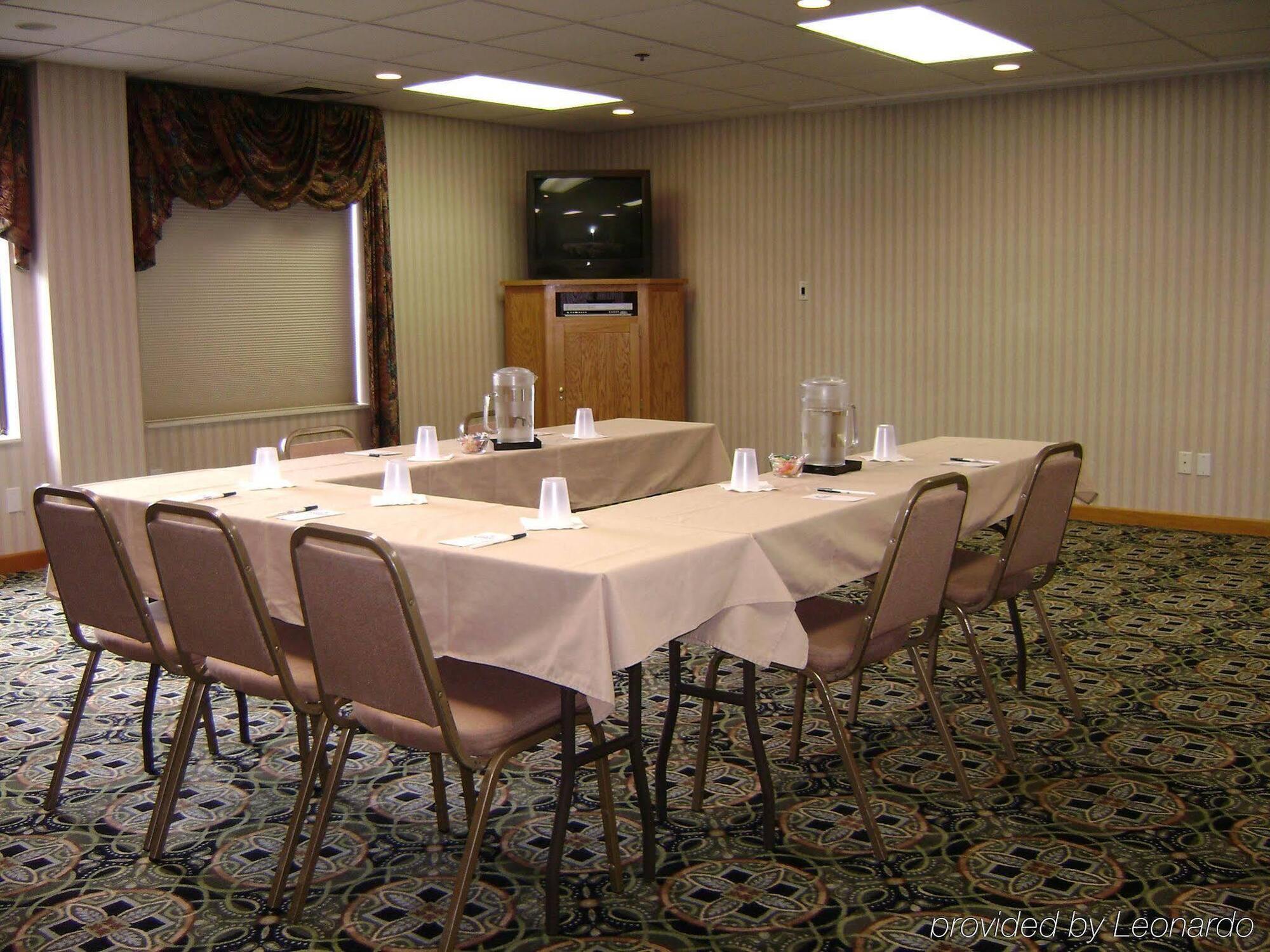 Holiday Inn Express - Delafield By Ihg Экстерьер фото